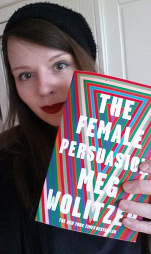 Sarah Golda mit The Female Persuasion von Meg Wolitzer